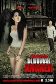 PEREMPUAN DI RUMAH ANGKER